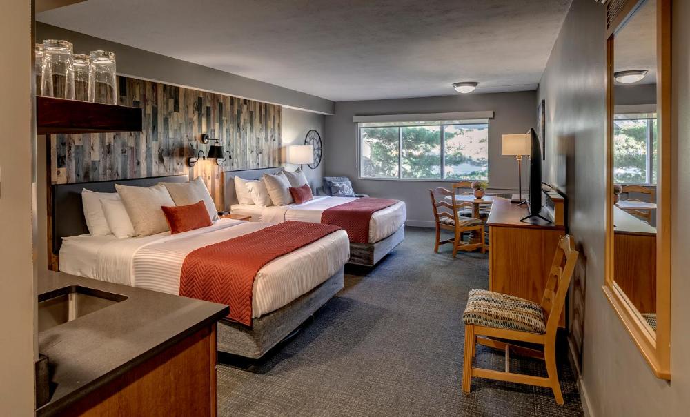 Queen Room with Two Queen Beds interior